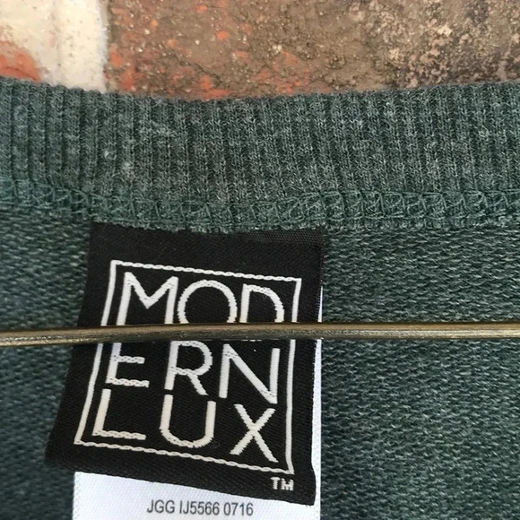 Modern Lux Green Graphic Cropped Bear Sweatshirt - Picture 3 of 8